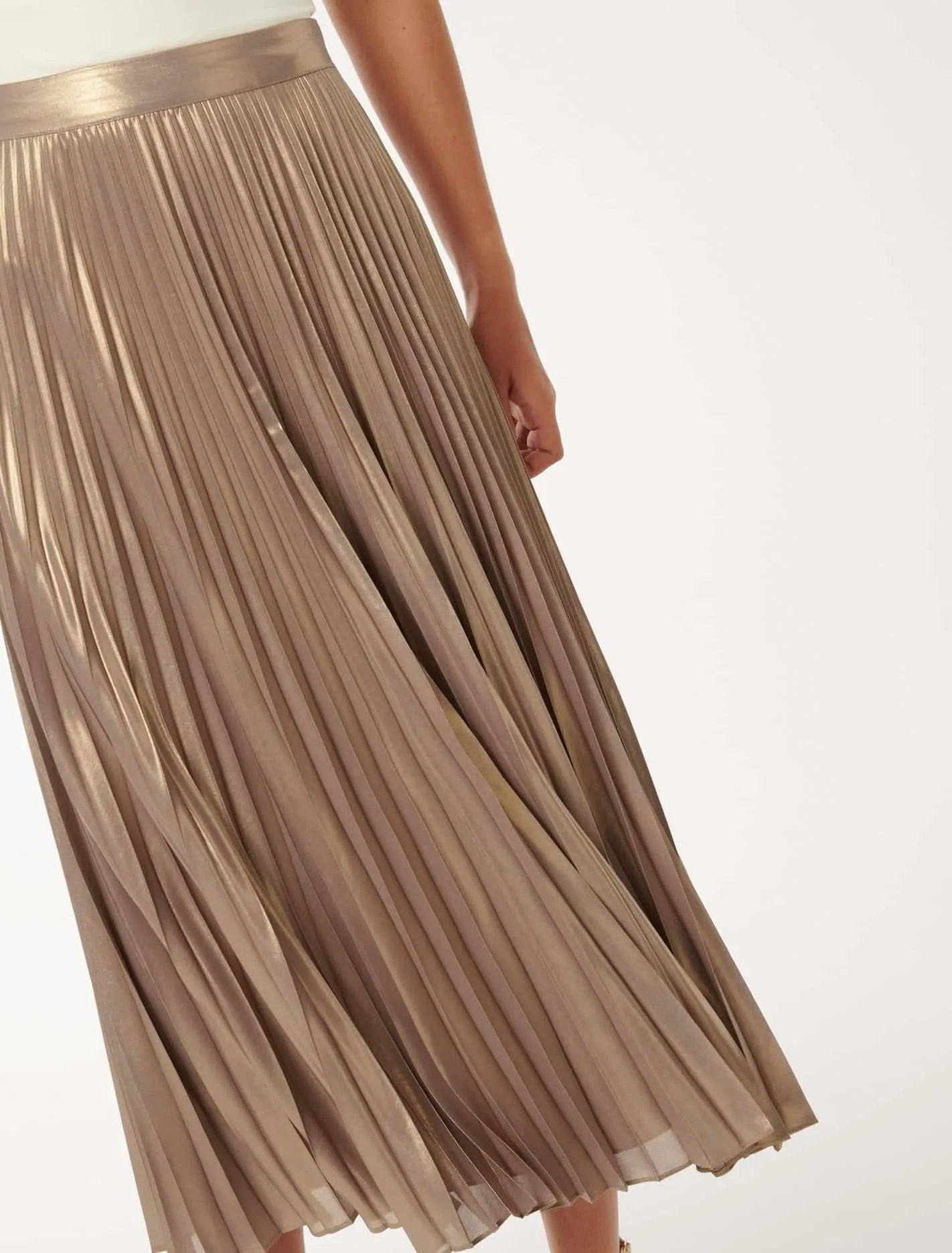 Estellas Elegant Metallic Pleated Maxi Skirt