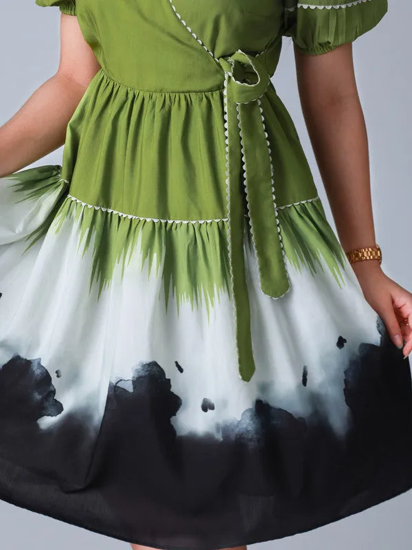 Here is an optimized version of the title with descriptive modifiers:

Floral Printed Wrap Dress - Elegant V-Neck Summer Midi Dress
